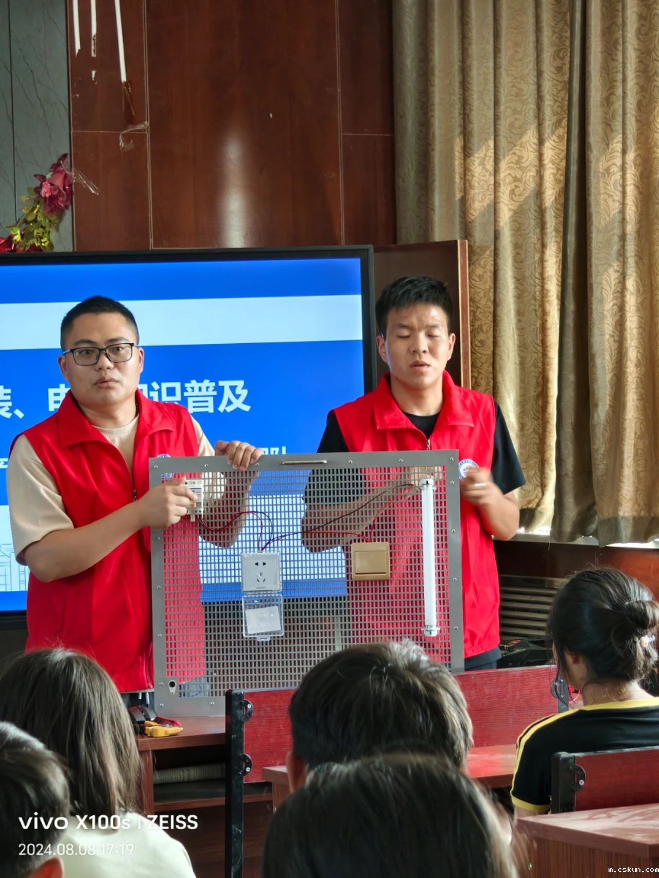 b0b590113227d5f1971f0d4116513f11.jpg b0b590113227d5f1971f0d4116513f11.jpg